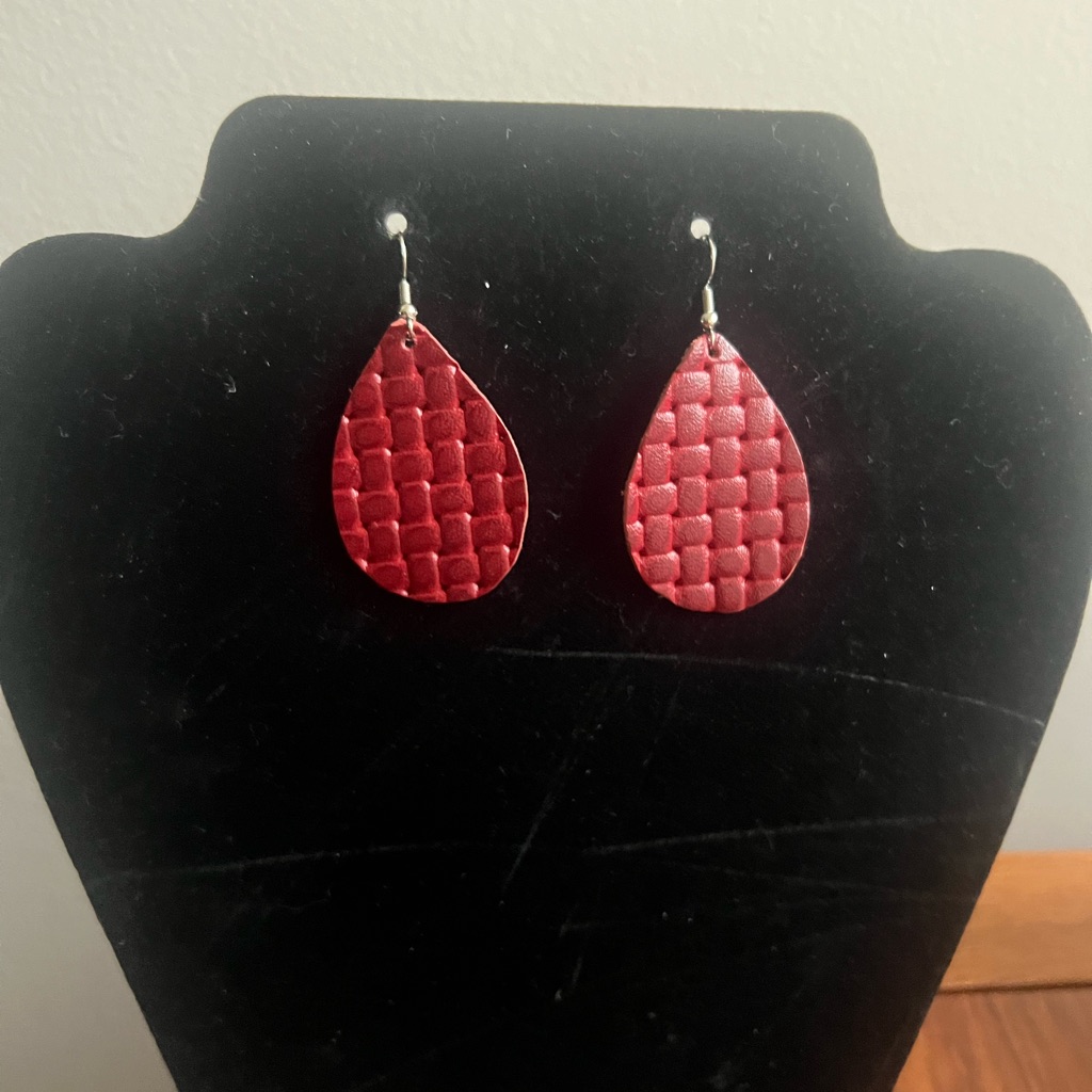 Elegant Red Teardrop Earrings